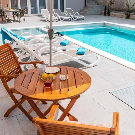 Quadro In Mit Beheizbarem Pool * Rabac