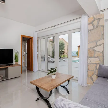 Quadro In Mit Beheizbarem Pool Rabac